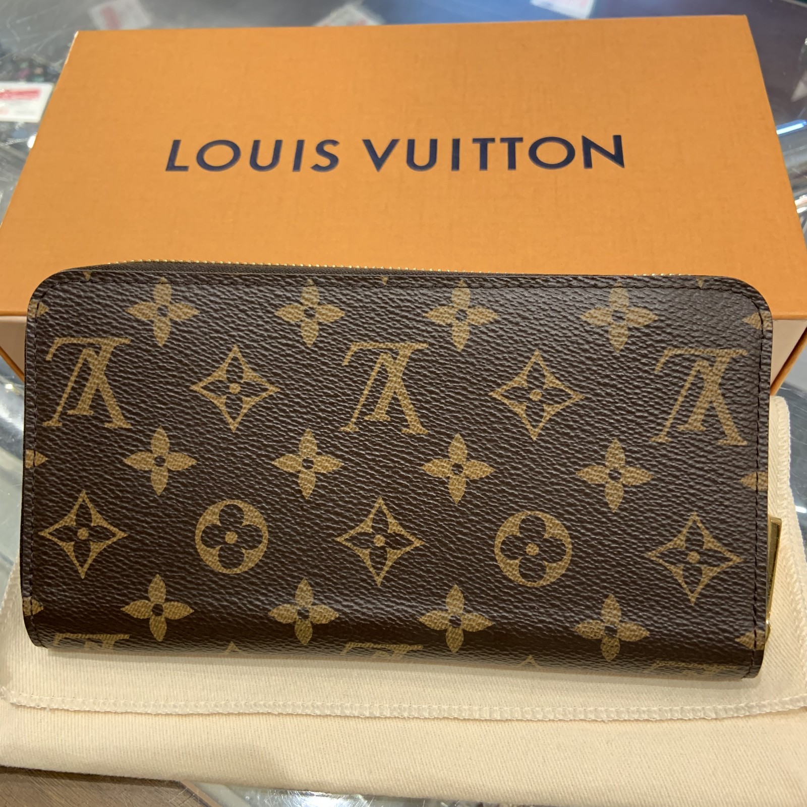 ルイヴィトン/LOUIS VUITTON M60017 モノグラム ジッピー・ウォレット0