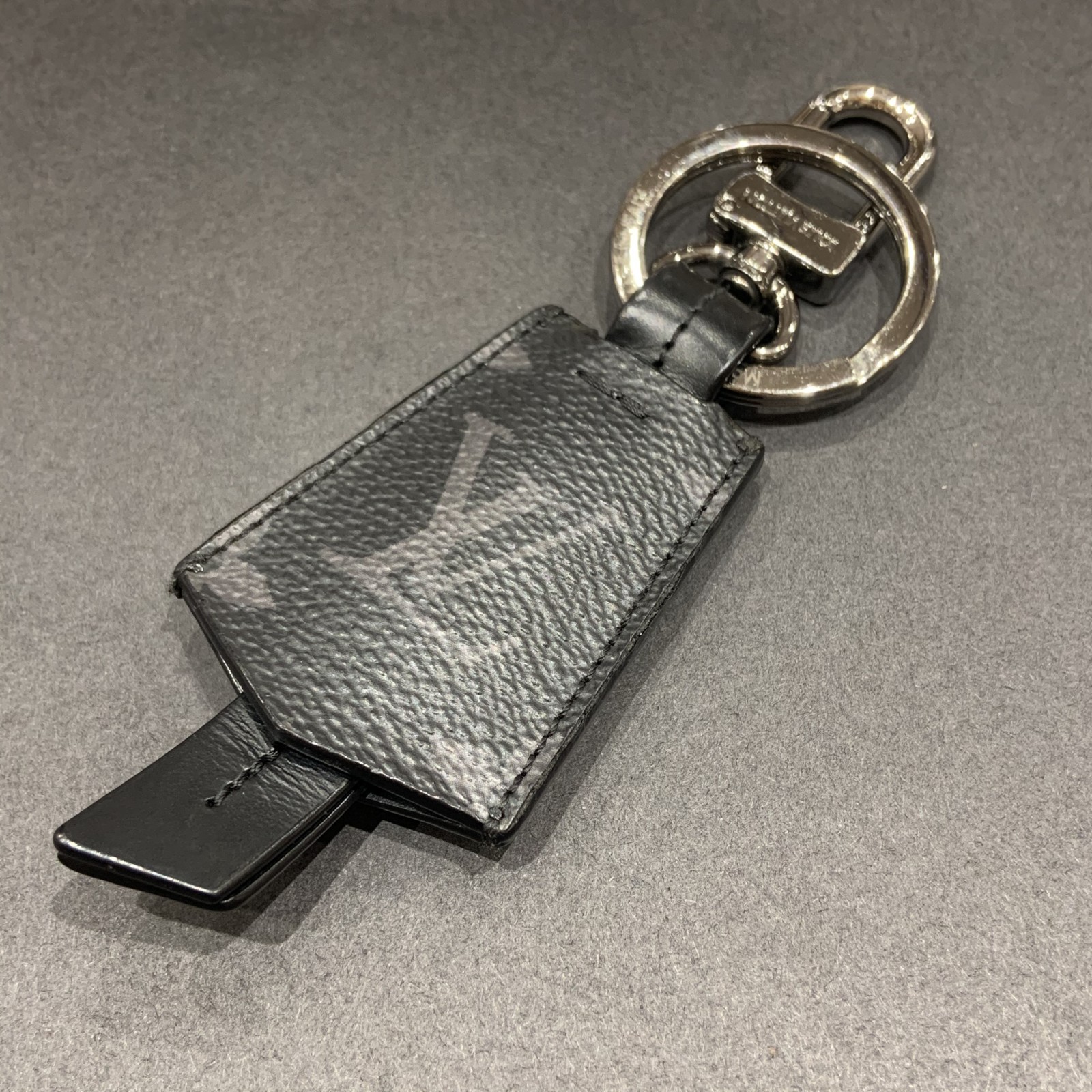 Louis Vuitton MONOGRAM Lv cloches-cles bag charm and key holder (M63620)