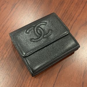 シャネル/CHANEL  Wフラップコンパクトウォレット キャビアスキン ブラック0