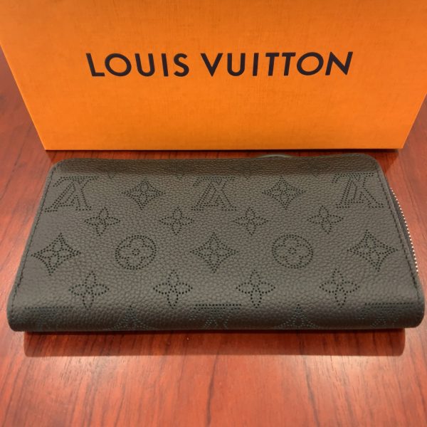 ルイヴィトン/LOUIS VUITTON マヒナ ジッピーウォレット M61867 ノワール