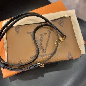 ルイヴィトン/LOUIS VUITTON M69203 モノグラム　ジャイアント ポシェット ドゥーブル ジップ0