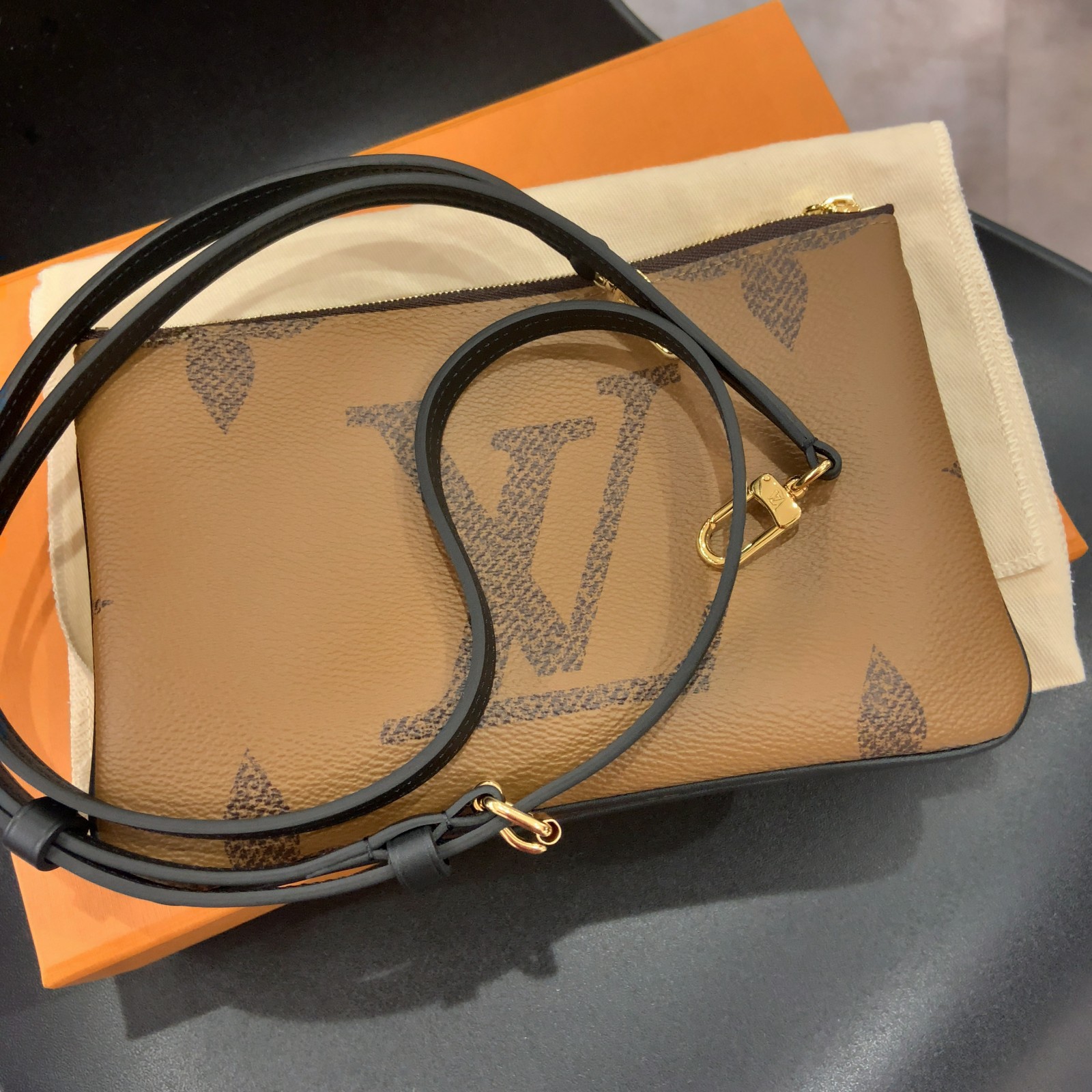 ルイヴィトン/LOUIS VUITTON M69203 モノグラム　ジャイアント ポシェット ドゥーブル ジップ0