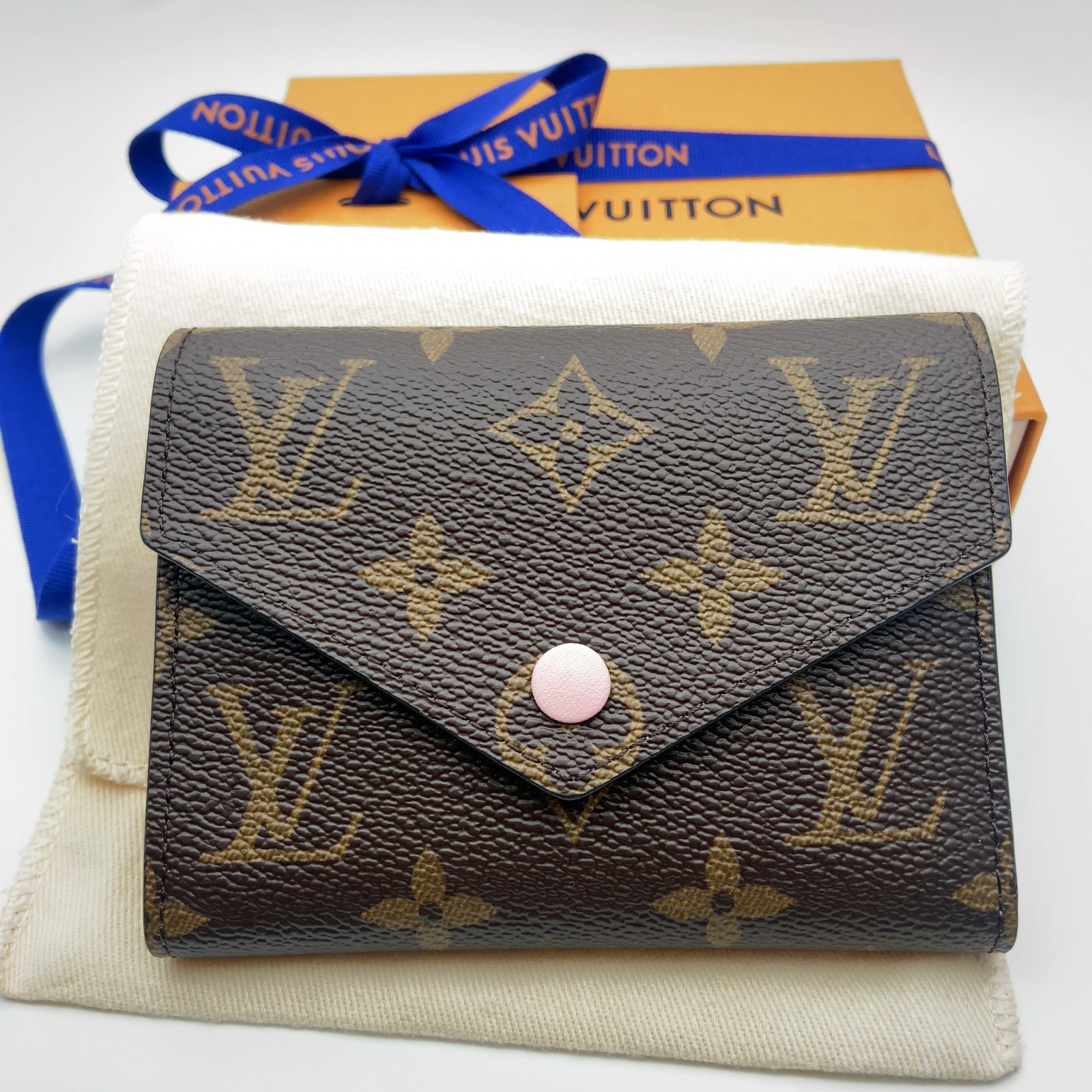 ルイヴィトン/LOUIS VUITTON M62360 ヴィクトリーヌ ローズ・バレリーナ0